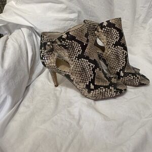 Vince Camuto Campbrel Snake Skin Peep Toe Stiletto Leather Bootie Heels 6.5